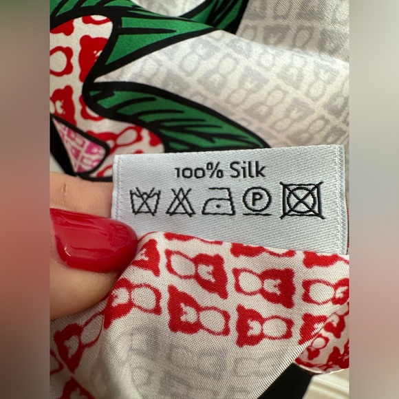 KLARA NADEMLYNSKA (Czech Desogner) NEW scarf without tag in 100% silk - Picture 8 of 8